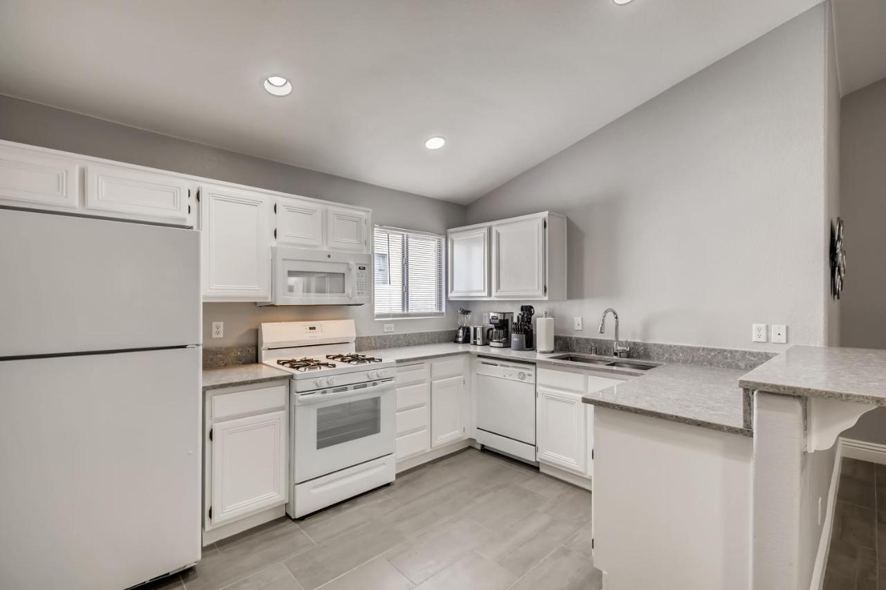 Luxurious House With A Pool, Spa, And Patio, Sleeps 6 Comfortably Las Vegas Exterior foto